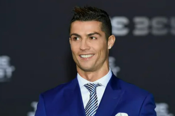 滕哈格回应C罗：他离曼彻斯特很远