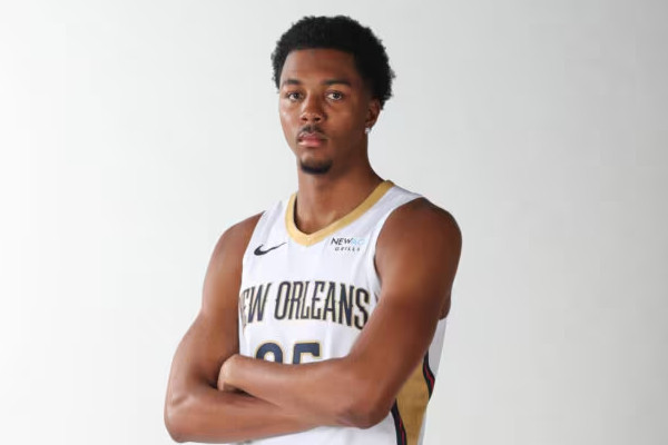 鹈鹕队遭遇打击：特雷·墨菲三世腿筋拉伤！