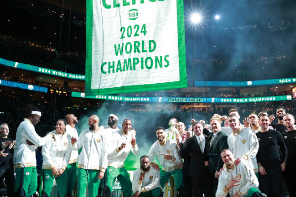 凯尔特人队第18个NBA总冠军升旗仪式燃爆TD花园！