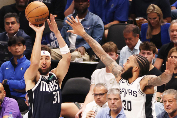 克莱·汤普森小牛首秀破三分球纪录!