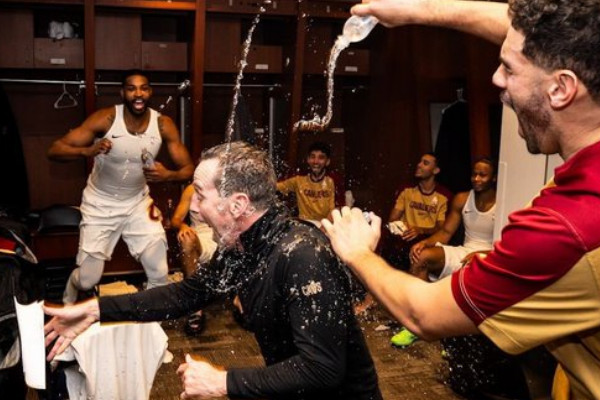 骑士队9-0开局创历史，阿特金森笑言“这是幸福时光”！