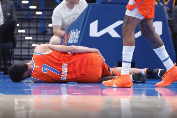 霍姆格伦臀部受伤下场，导致雷霆116-127不敌勇士