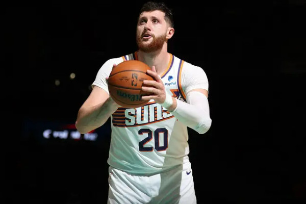 努尔基奇脚踝疼痛缺席对阵爵士队，太阳队再遭打击！