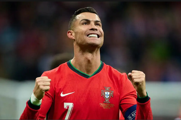 C罗再燃斗志，暗示退役还早！