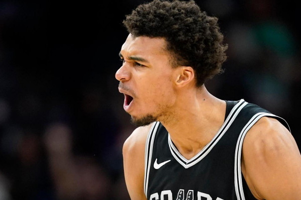 马刺队温巴尼亚马狂飙50分,创下个人职业生涯新高!