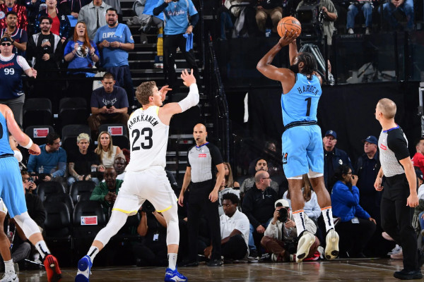 詹姆斯·哈登超越阿伦，三分榜仅次库里！