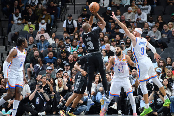 威少保罗齐发威，彰显老将风采！