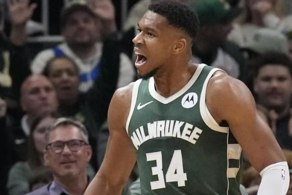 阿德托昆博带领雄鹿队重燃胜利之火！