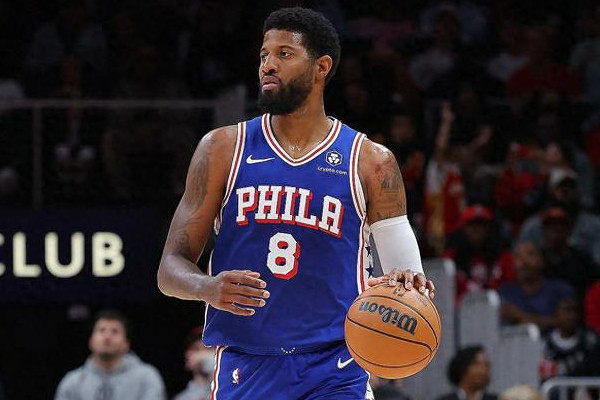 费城76人队保罗·乔治因受伤将缺席两场比赛，球队前景堪忧