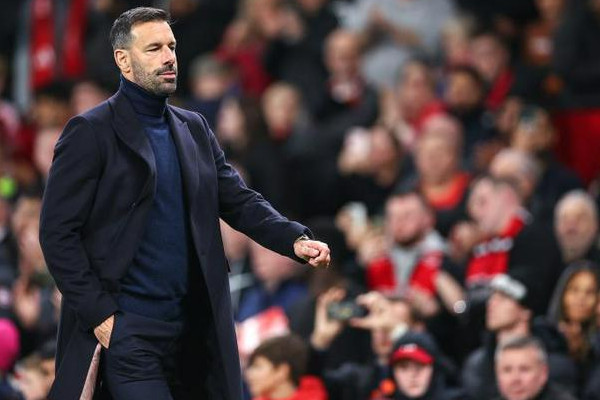 前曼联临时主帅范尼斯特鲁伊或接手莱斯特城再就业？