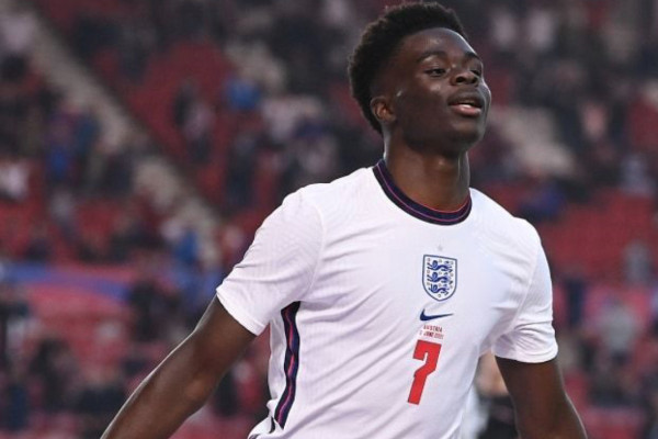 布卡约·萨卡腿筋撕裂,阿森纳遭遇重创:缺席时间与影响解析