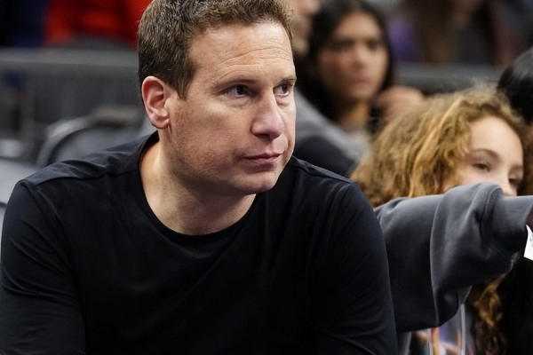 太阳队老板马特·伊什比亚宣布重建，围绕布克打造未来